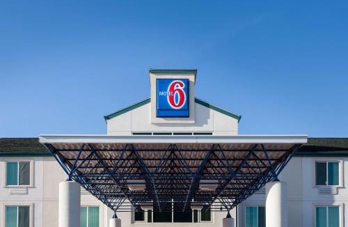 Midtown Anchorage Hotel | Motel 6-Anchorage, AK - Midtown
