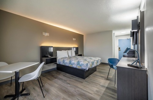 Franklin Hotel | Motel 6 Franklin, OH