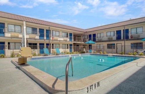 Venice Hotel | Motel 6-Venice, FL