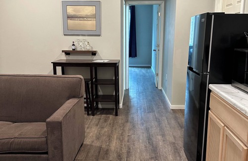 Knik-Fairview Apartment | 'Mother-In-Law' apartment in rural neighborhood.King bed, Kitchenette, fullbath.