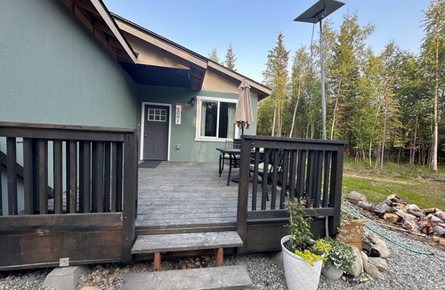 Knik-Fairview Apartment | 'Mother-In-Law' apartment in rural neighborhood.King bed, Kitchenette, fullbath.