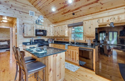 Murphy Cottage | Mount Haven Retreat : Escape With Screened Porch!