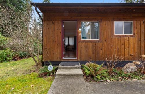Quilcene House | Mount Olympus Suite, Room 9 at Mount Walker Inn