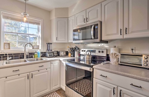 Valley of the Sun Cabin | Mountain Cabin w/Views + Firepit: 25 Mi to Skiing