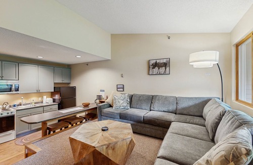 Sunday River Area Condo | Mountain condo w/shared indoor hot tub & pool - ski-in/ski-out access