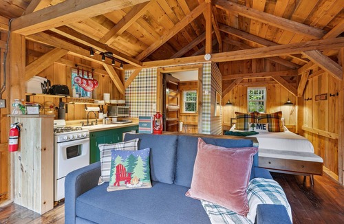 Bethel Cabin | Mountain Days Hot Tub Nights Dogs Welcome