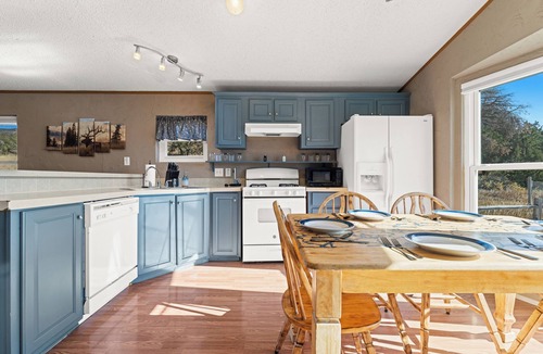 Canon City House | Mountain Farm Stay, Alpacas & Views, Royal Gorge 15min