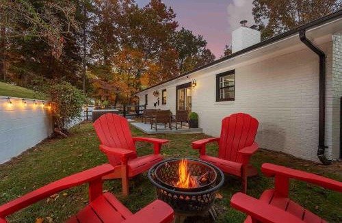 Fairview House | Mountain Hot Tub & Fire Pit 15 Min to Biltmore