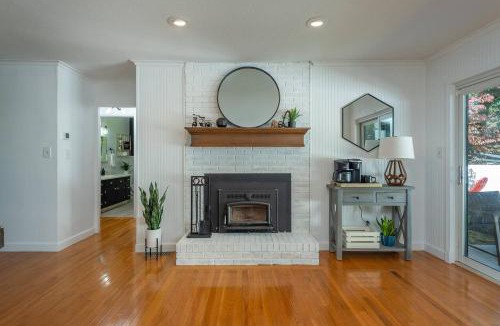 Fairview House | Mountain Hot Tub & Fire Pit 15 Min to Biltmore