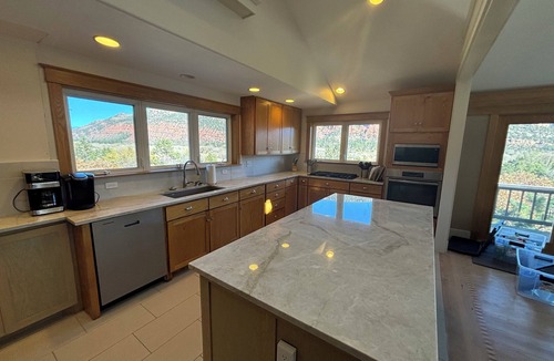 Durango House | Mountain retreat, epic views, hot tub, decks, game room. A/C, Non-smoking.