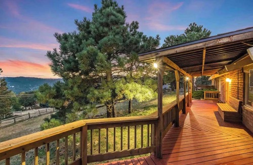 Golden Ski Chalet | Mountain Top Luxury Hot Tub Sauna Amazing Views Red Rocks