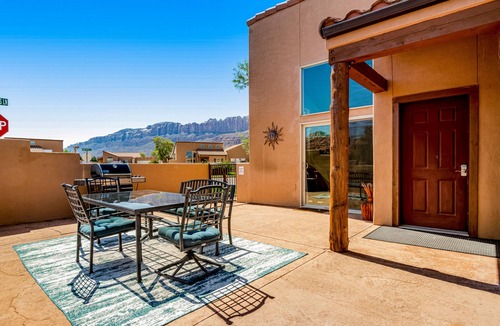Moab South Valley House | Mountain view home with patio, gas fireplaces & shared pool/hot tub - 2 dogs OK