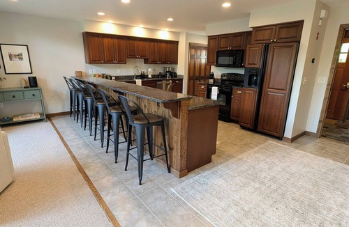 Carroll House | Mountain Views, Central AC, Spacious Family Comfort, Steps from Hiking