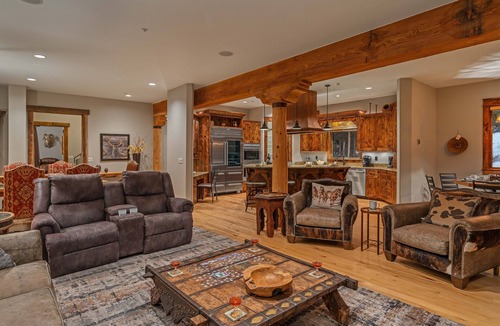 Breckenridge House | Mountain Views + Hot Tub + Pet Friendly + Ski Shuttle - Alpenglow Peaks Lodge