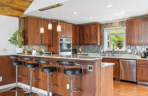 Hillside East House | Mountainside Views from the Front Range Chalet