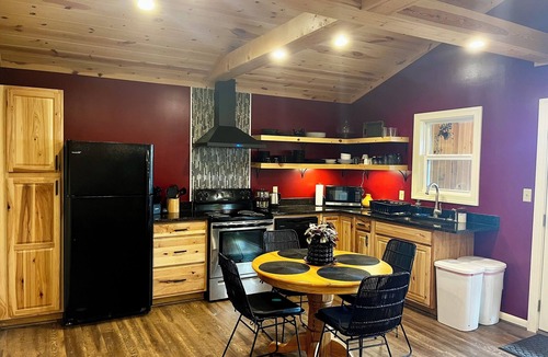 Alexander House | MountainSunrise-Rustic Cabin-20 mins-Asheville