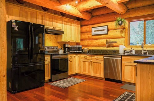 Warnick Cabin | Mt Baker Log Cabin Wood Firepace Fast WiFi