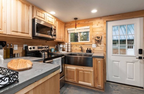 Paradise Estates Cabin | Mt Rainier Cabin! Sauna, Game Rm, Hot Tub, Firepit