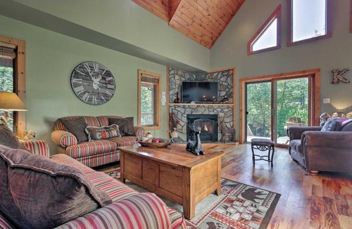 Charter Hills House | Mtn Chalet with Hot Tub, 2 Mi to Beech Mtn Ski!