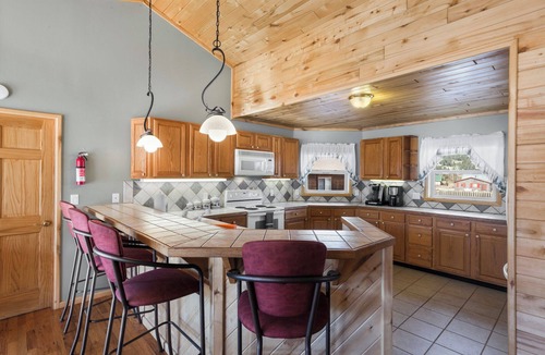 South Fork House | Mtn Retreat | Pet-Friendly | Large Fenced Yard | Ping-Pong