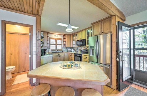 Charter Hills Cottage | Mtn-view Cabin w/Deck, 2 Mi to Beech Mtn Slopes!