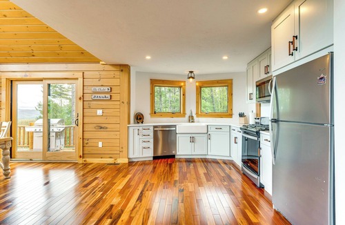 Conway Cabin | Mtn-View Deck: Scenic Conway Log Cabin!