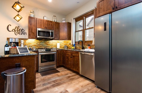 Cripple Creek House | MTN Views*Rain Shower*Fireplace
