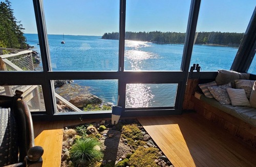 Stonington Cottage | Muir Boat House - Rustic, Fun Seaview "BoatHouse"