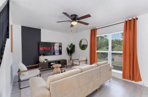 Coronado Hills House | Multi Home - Up to 16 people - Balcony Access