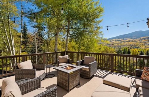 Snowmass Village House | Multi-Level Snowmass Retreat. Private Hot Tub & Sauna, Balcony with Stunning View! Driveway Parking