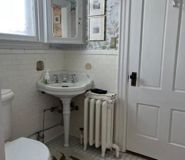 Auburn Bed & Breakfast | Munroe Inn Boutique Hotel