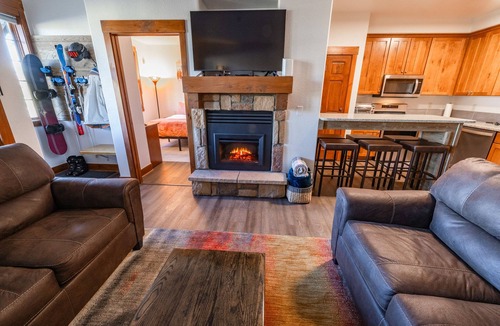 Silvercreek Condo | Mustang Lounge- Remodeled 2Bed/2Bath condo in Kicking Horse steps from the lift!