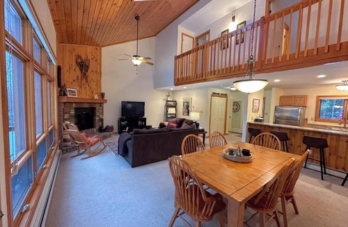 Carroll House | MW74 cozy spacious 2-bedroom Bretton Woods home close to Mt Washington Hotel