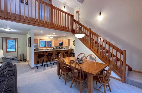 Carroll House | MW74 cozy spacious 2-bedroom Bretton Woods home close to Mt Washington Hotel