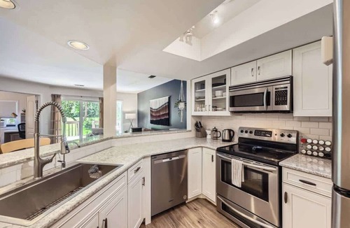 Baseline Sub Apartment | Nature Meets the City: Spacious & Elegant 1-BDR