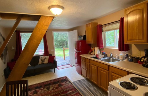 Bear Creek House | Nauti Otter Inn and Yurt Village
