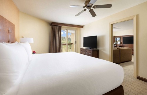 Crested Butte Hotel | Near Mt. Crested Butte + Restaurant. Pool. Spa.