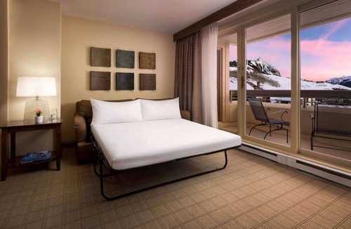 Crested Butte Hotel | Near Mt. Crested Butte + Restaurant. Pool. Spa.