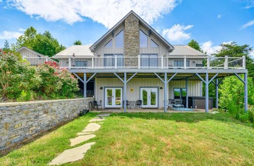 Vein Mountain House | Nebo Home w/Hot Tub: Wheelchair Accessible