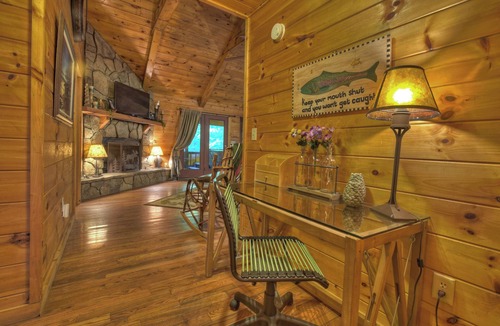 McCaysville Cabin | Nestled by the babbling creek, Creekside Hideaway warmly welcomes pets, offering a hot tub, over-sized screened porch with TV, firepit, and WiFi