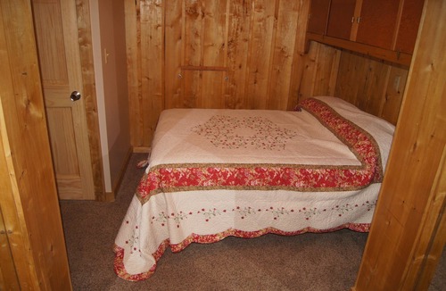 Glacier View House | Nestled in a quiet community in the Mountains near the Matanuska Glacier