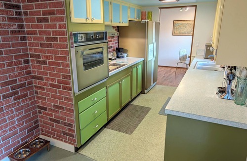 The Bowl of Edmonds House | NEW! 1957 MODEL HOME! Pet and vinyl friendly!