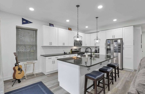 Buckeye Lake House | New Build 2024 | Spacious | Hot Tub | Pet-Friendly