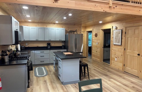 Rangeley Ski Chalet | New Built! 2025 Cozy 3-bedroom chalet with water access to Rangeley Lake