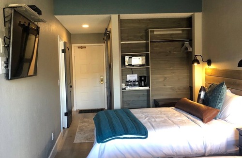 Granby Hotel | New Double Queen Hotel Room w/pools and minutes from Winter Park/Grand Lake