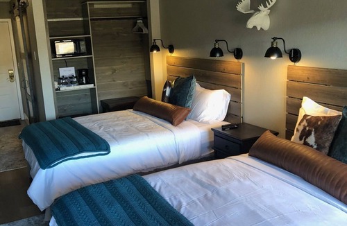 Granby Hotel | New Double Queen Hotel Room w/pools and minutes from Winter Park/Grand Lake
