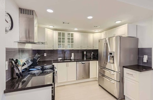Civic District Apartment | New Downtown Atx! 30 day plus!