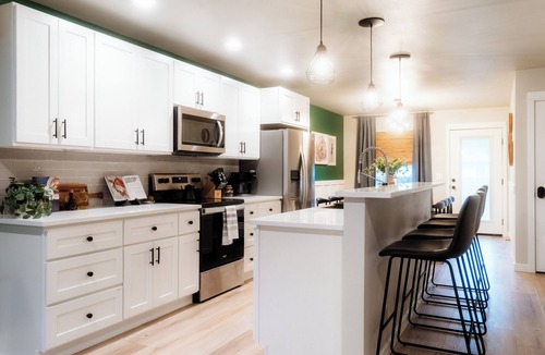 Forks House | NEW - Downtown Forks, Hot Tub, Fire Pit, EV, Games