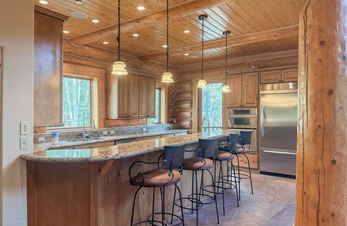 Three Peaks House | NEW Elk Ridge Lodge: Hammock, Foosball, Private Hot Tub in Silverthorne!