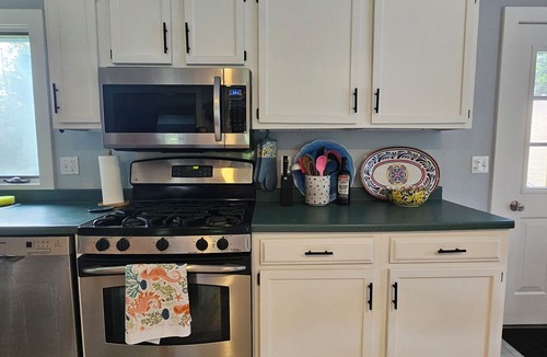 Pemaquid Beach House | New for 2026. Very private setting only 1/3 mile from beach!